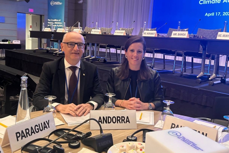 El ministre de Finances, Ramon Lladós, i la secretària d’Estat d’Afers Financers Internacionals, Noelia Souque.